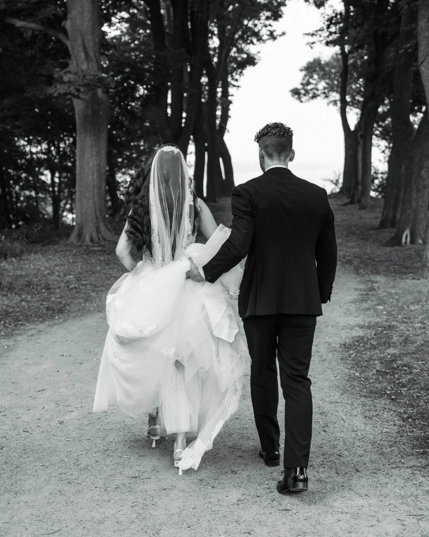 The church, the veil, the vibes, absolutely obsessed &hearts; Such an amazing day, filled with so much love for Nancy &amp; Maciek.

Hair: @goldencrownhair
Makeup: @beautybyamandai
Florals: @jeansflowershophamilton
Bride's home decor: @hosthausco
Swe