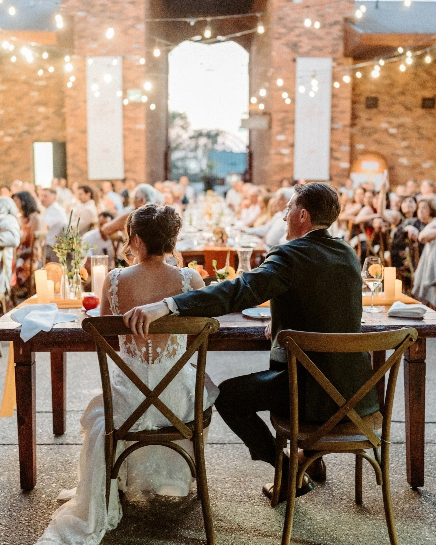 Absolutely OBSESSED with the open courtyard @theharewineco

Florist: @junefloral.ca
Videographer:  @beautifullifestudios
DJ: @chamberlain_entertainment
Band: @moguzmanmusic
Cake:  @willow_cakes
Hair/Make-up: @artistrybyvictoria
Officiant:  Paul Fletc