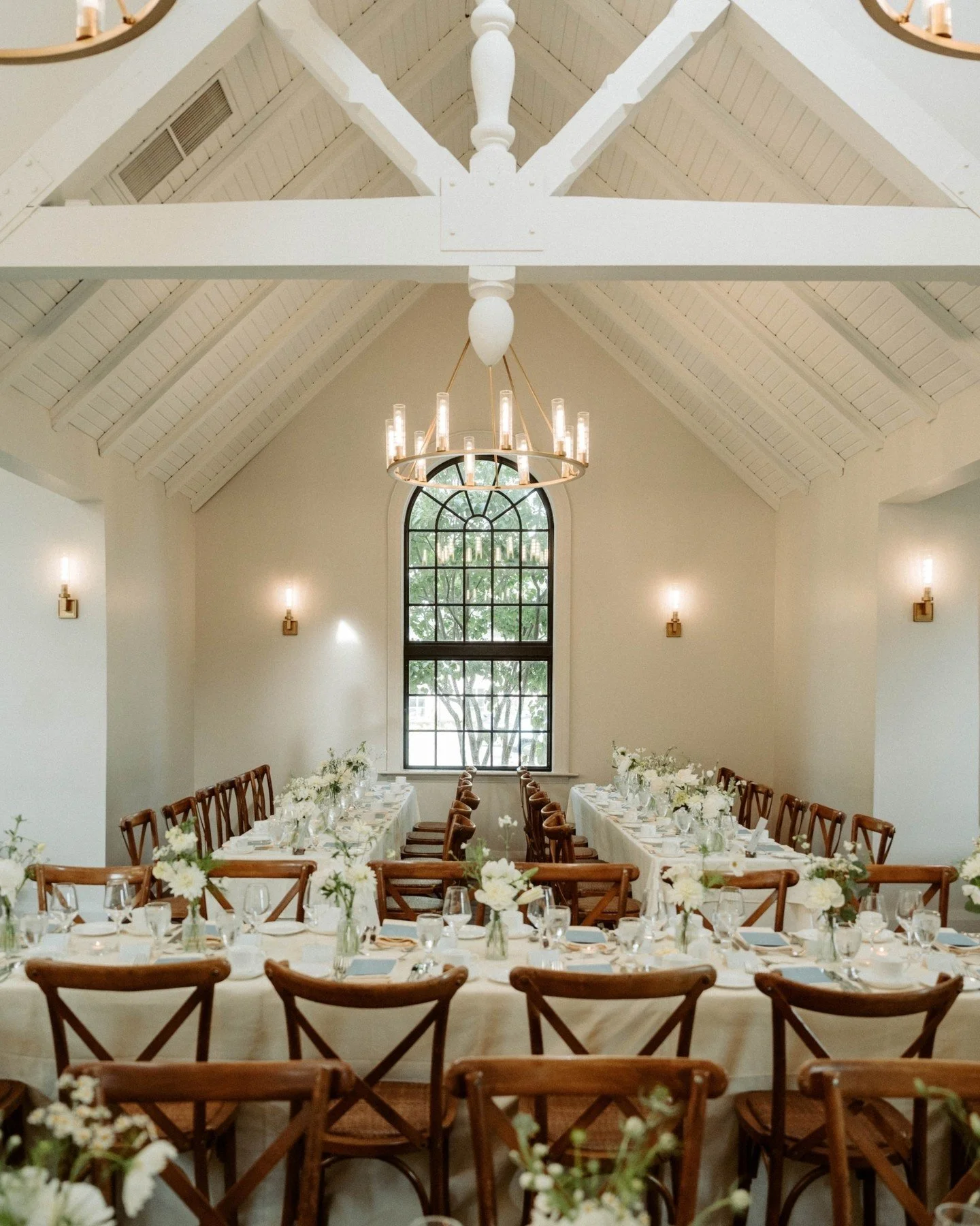 The absolute best day @theglenerininn &hearts;

Planner: @jennaplannedthis
Venue: @theglenerininn
Florals: @foreverbloominglp
DJ: @djlynzandco
@amykazlovskis
@uniac
*
*
*
*
*
#TorontoWeddingPhotographer #NiagaraWeddingPhotographer #HamiltonWeddingPho