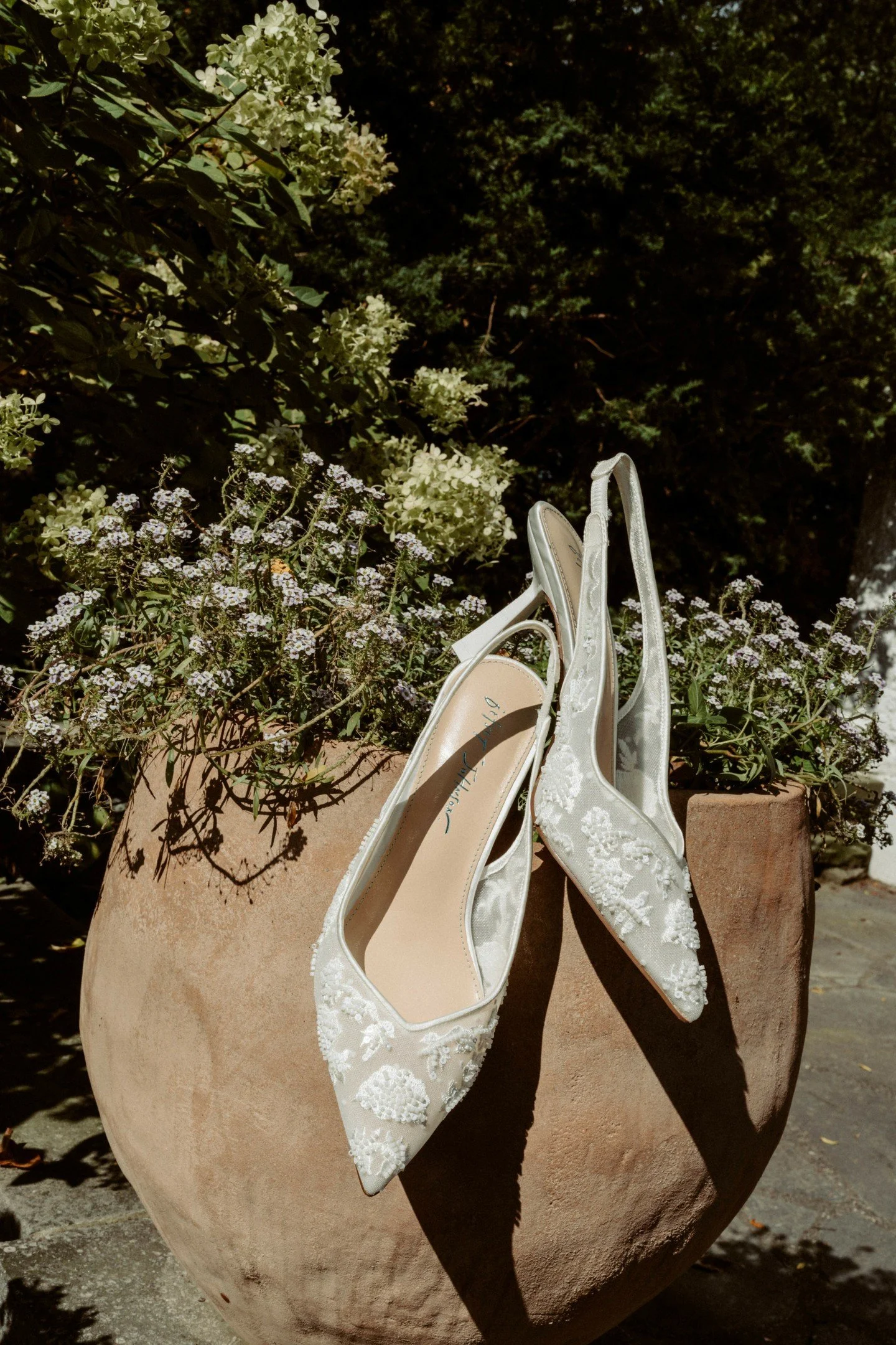 Timeless details, genuine emotions, and a whole lot of love. The perfect day for Alex &amp; Mark💛

Event Coordinator: Amelia (Mel) Franceschini with Honsberger
Venue: Honsberger Estate Winery - @honsbergerestatewinery
Florist: Emily Hall - @threadsa