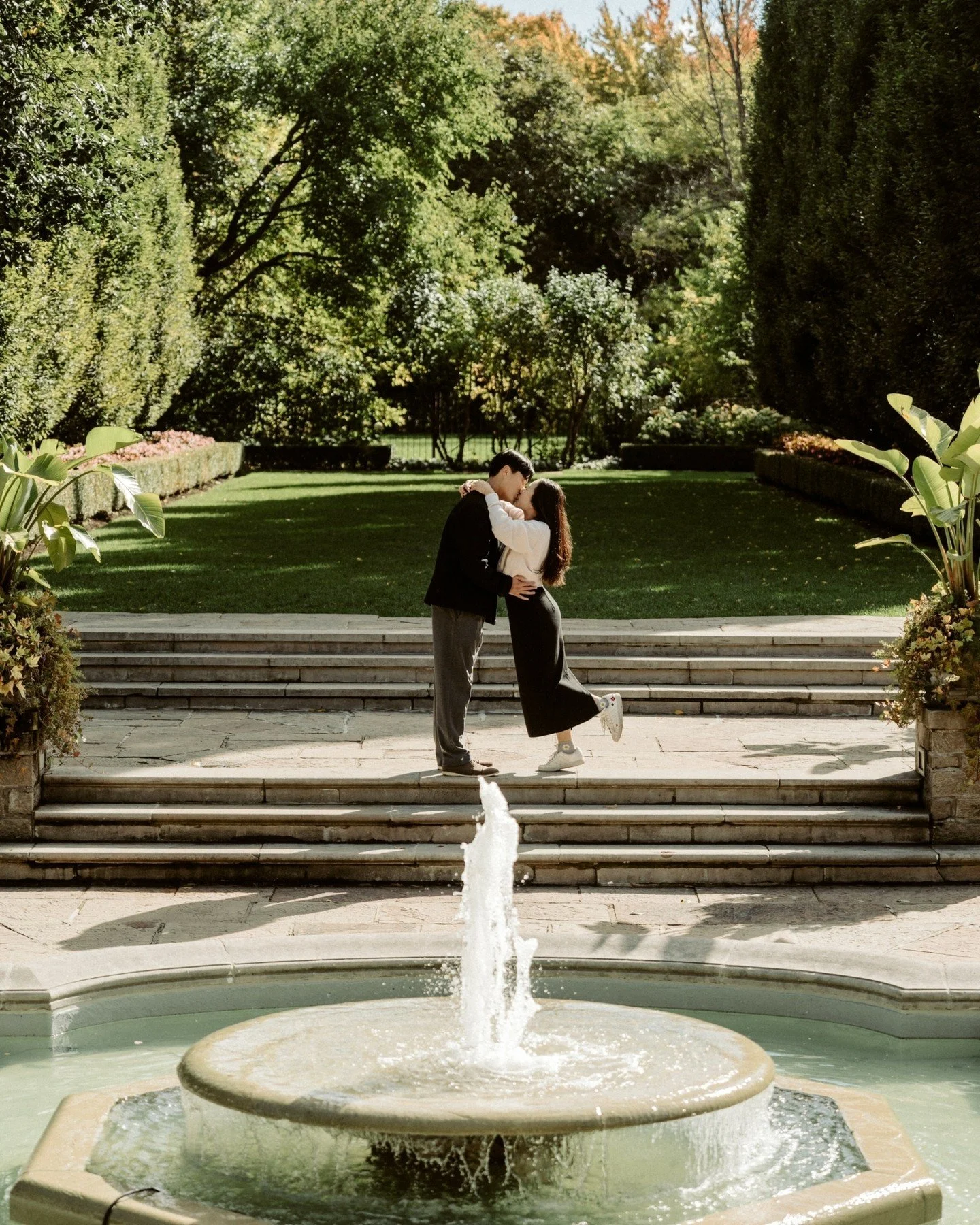 She said yes!!!💍🥂

This was the first proposal I had the pleasure of photogrpahing and we took our cover SERIOUSLY! Carson and I were pretending to tour the grounds of @graydonhallmanor while Grace &amp; Ethan were on their "tour" as well