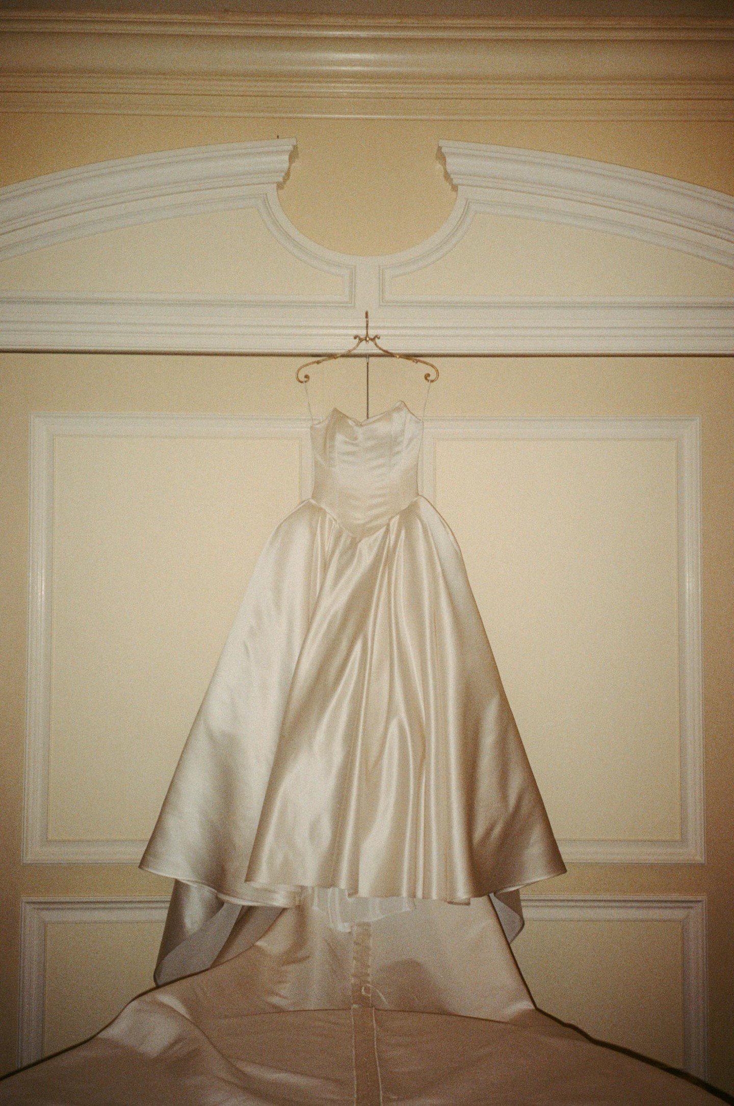 a moment for this gorgeous dress on 35mm film ❤

Venue: @fairmontroyalyork
Film Photo &amp; Video: @amare_studios
Digital Photography: @mangostudios⁠
Planning &amp; Design: @dianapiresevents⁠
Floral: @preciousflowers_⁠
Carpet / Flooring: @reznickeven