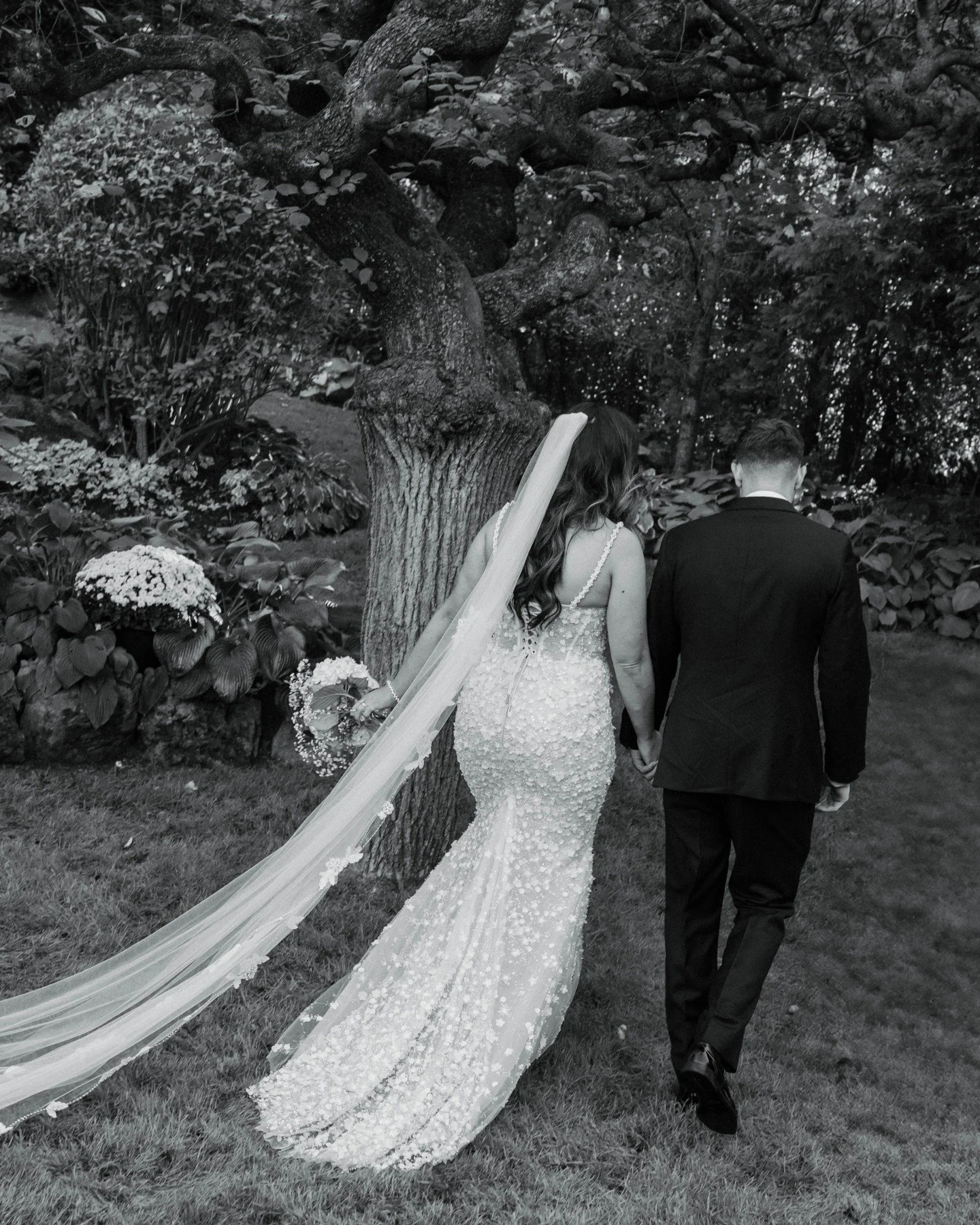 Allie &amp; Dane planned their entire wedding in a few months, and somehow it felt like it had been dreamed up for years. 🤍

Getting ready at home, vows in their backyard, and a rooftop soir&eacute;e to close out the night. Fifteen minutes of portra