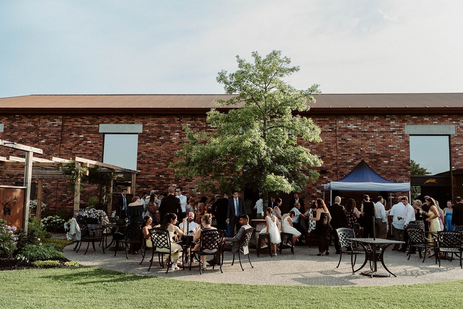 best-niagara-wedding-venues_the-hare-winery (4).jpg