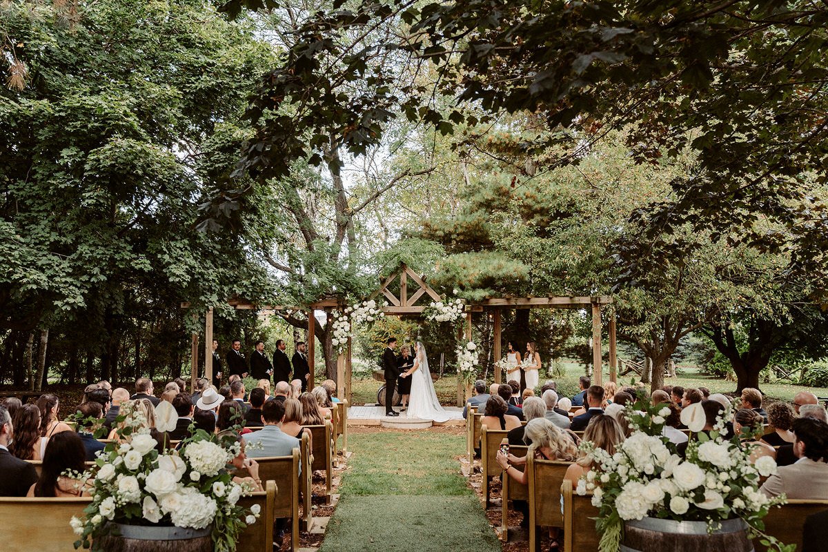 best-niagara-wedding-venues-Honsberger-Estate-Winery-Amare-Studios-0009-1.JPG