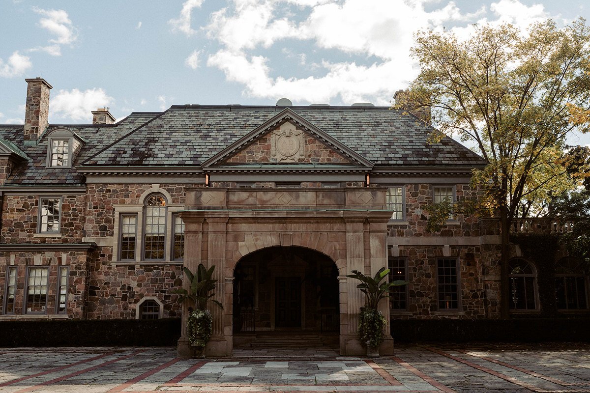 outdoor-wedding-venues-in-ontario-graydon-hall-manor-Amare-Studios-0001.JPG