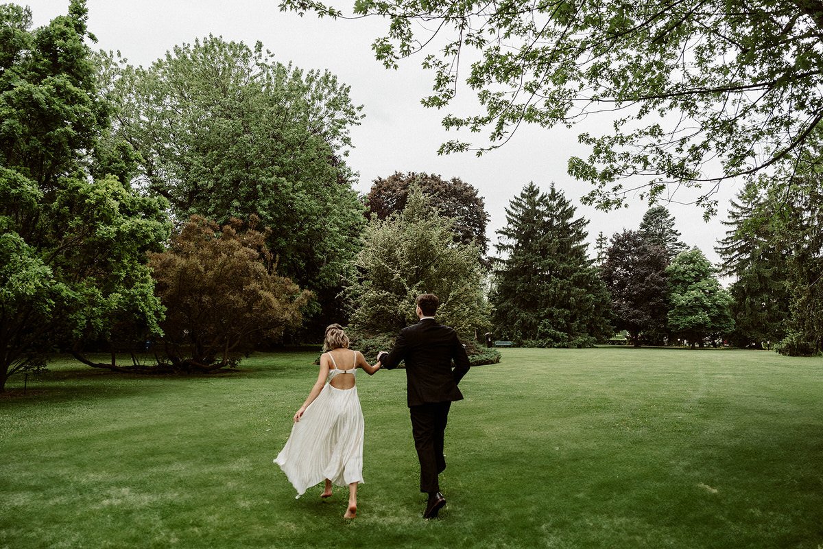outdoor-wedding-venues-in-ontario-parkwood-estate-Amare-Studios-0008.JPG