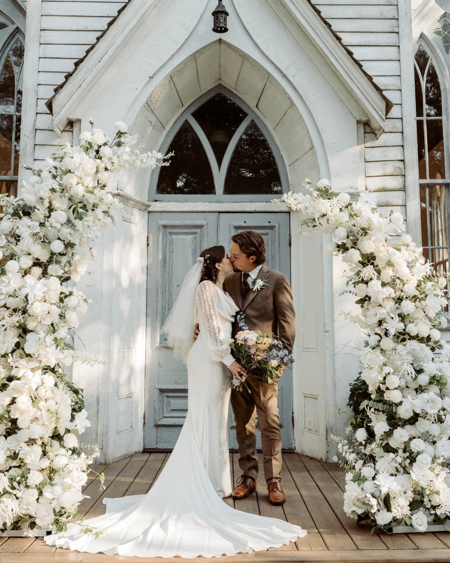 Looking for a wedding venue in Ontario that actually feels like a fairytale? Cranberry Creek Gardens should be on your list.

Tucked into the small village of Lynedoch in Norfolk County, about two hours from Toronto and an hour from Hamilton and Lond
