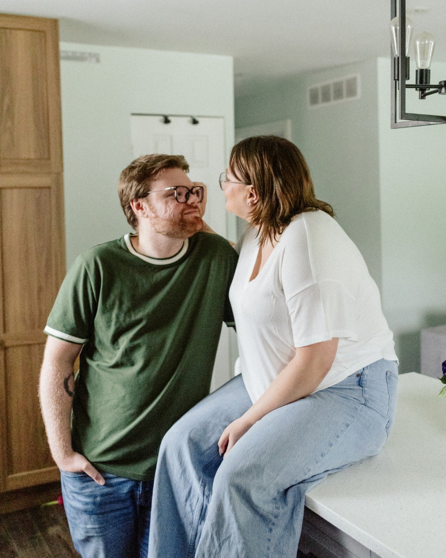 Cass and Matt's engagement session started at their home and ended at Sam Lawrence Park in Hamilton at golden hour. two completely different settings and both of them delivered. @cassie.me

These were shot by the incredibly talented Sarah from our te
