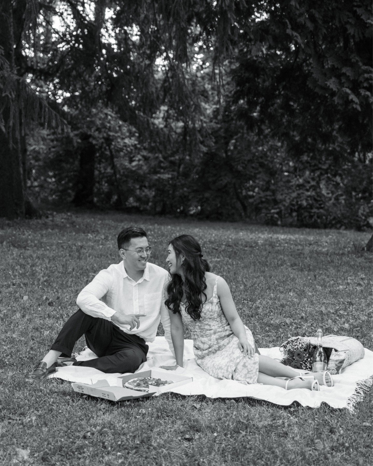 Chloe and Justin. Two neurology students who somehow found time to fall in love between studying the human brain 🫶🏼

We did their engagement session at Queenston Heights in Niagara and honestly this place keeps delivering every single time we shoot