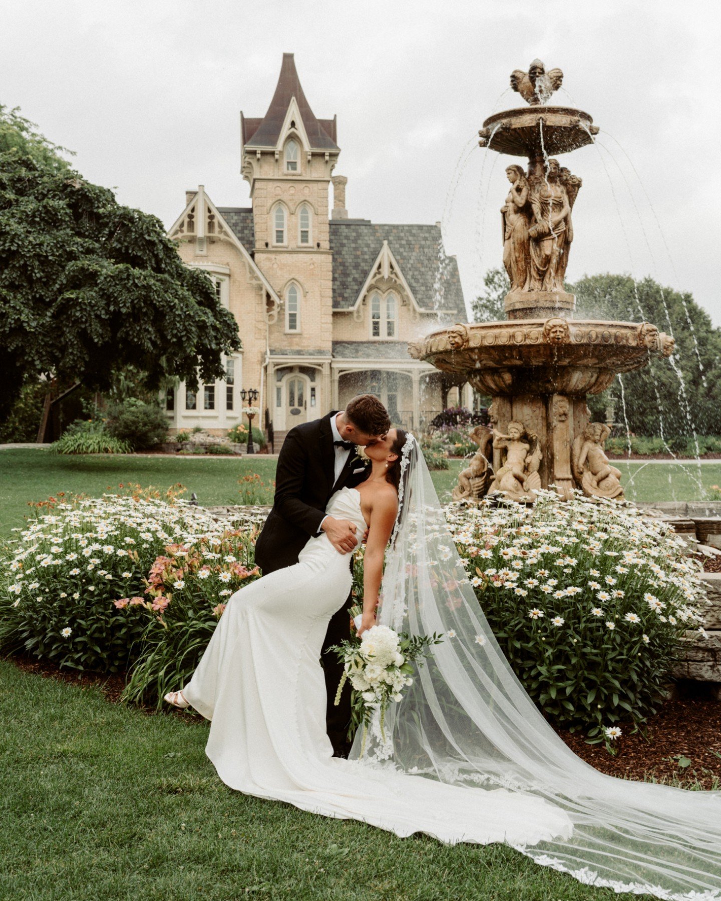 Elm Hurst Inn or a castle? 🏰

And then the rain cleared just in time for their ceremony🫶🏼

If you're planning an Elm Hurst Inn wedding and want a team that knows how to shoot a venue like this, inquiry form is in bio.

Venue @elmhurstinnandspa
DJ 