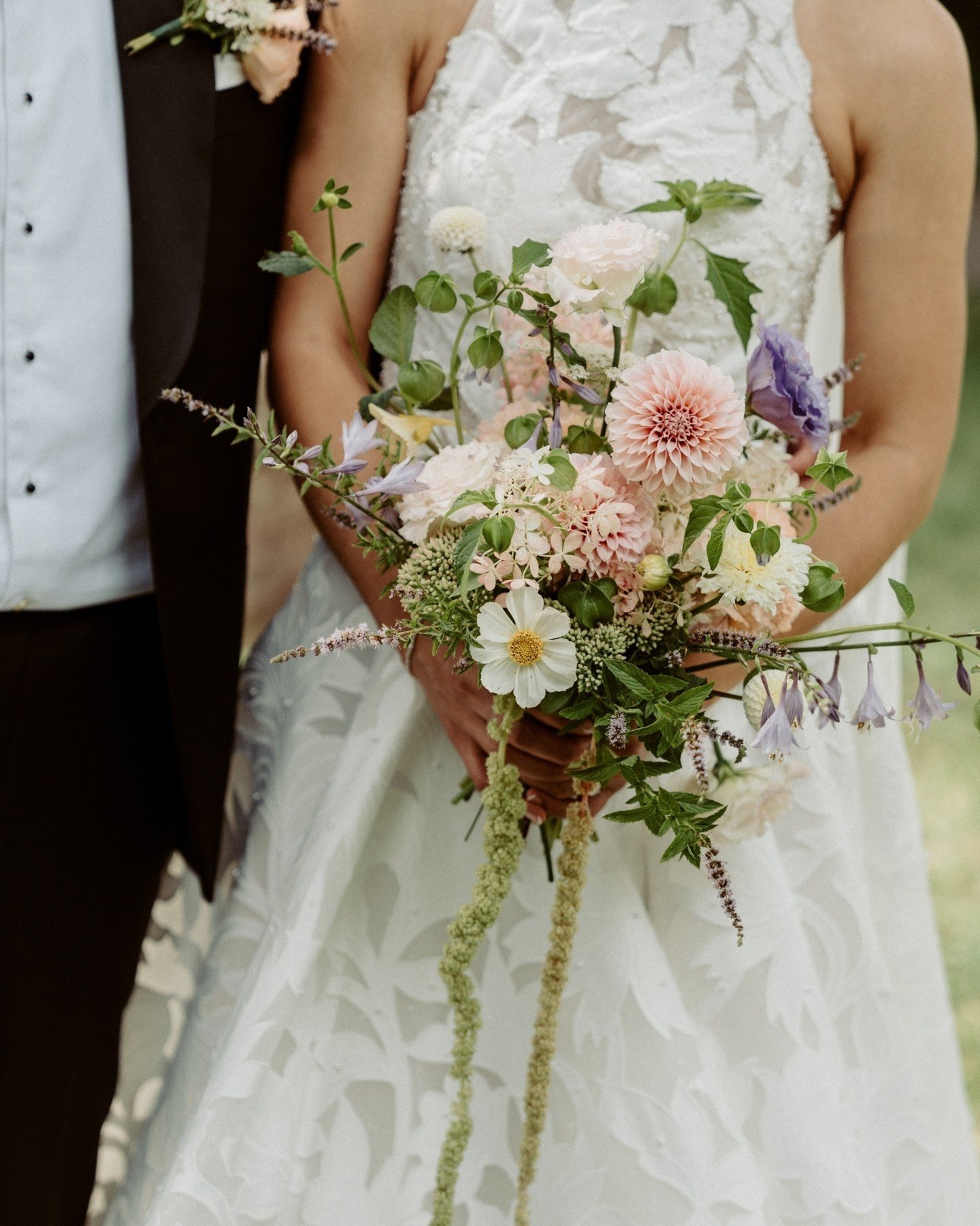 Chloe &amp; Justin @thehenleyroom 🥹🫶🏼 

Such a magical day in Toronto. The rain held out just in time for their ceremony to end. I think this marriage is already blessed, no Etsy witch needed 💅🏼

@thehenleyroom 
@augusttreefloral 
@fooddudes 
@e