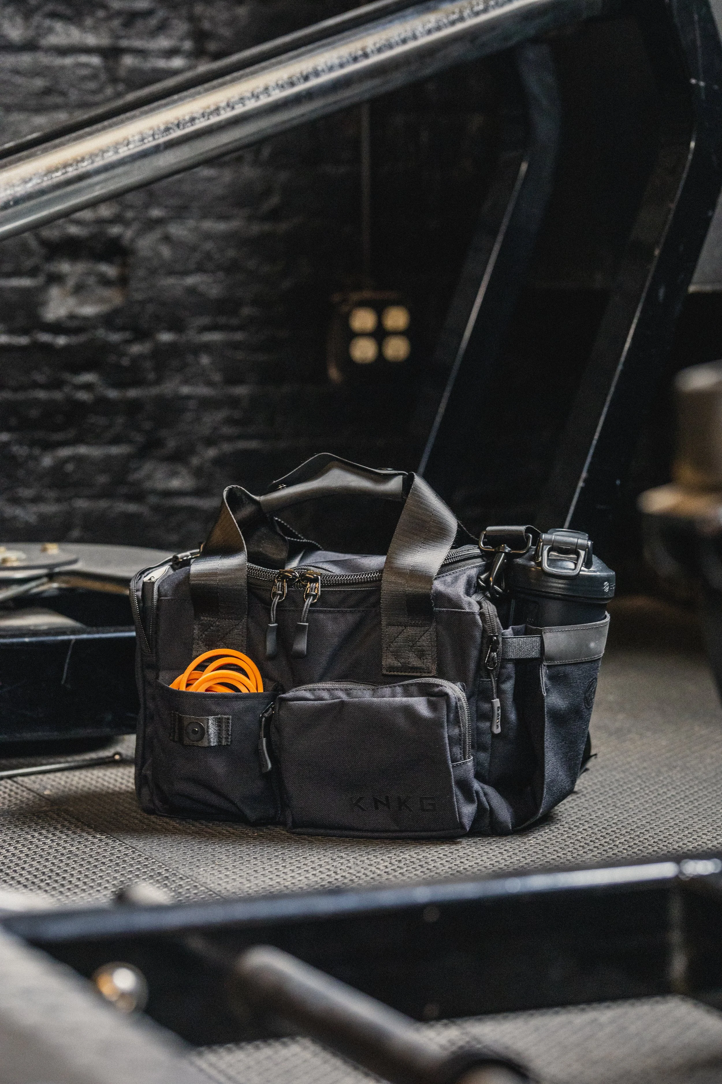 MiniPLUS_Duffel_Black_Lifestyle-2.jpg