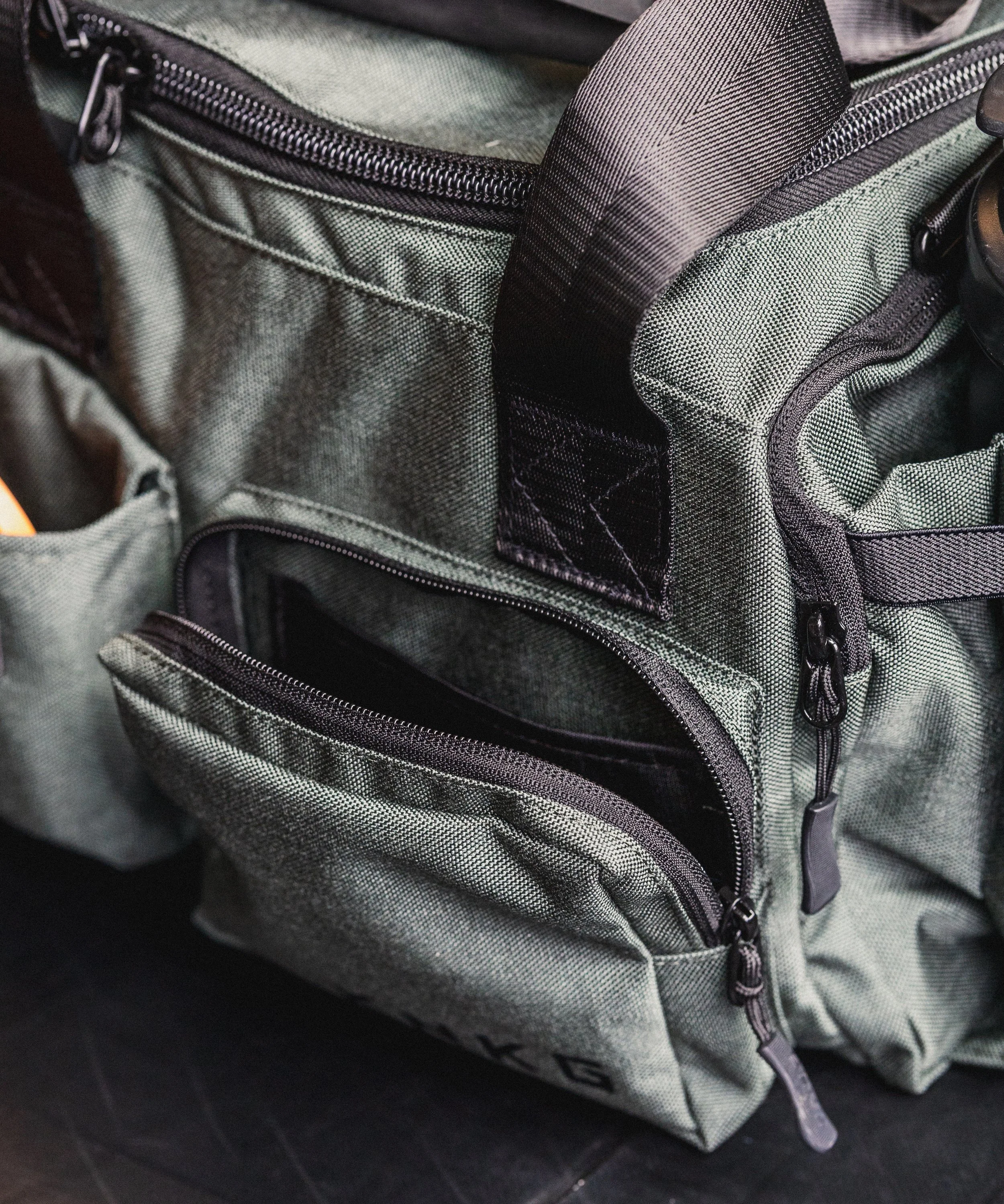 MiniPLUS_Duffel_Grey_Ecommerce-10.jpg