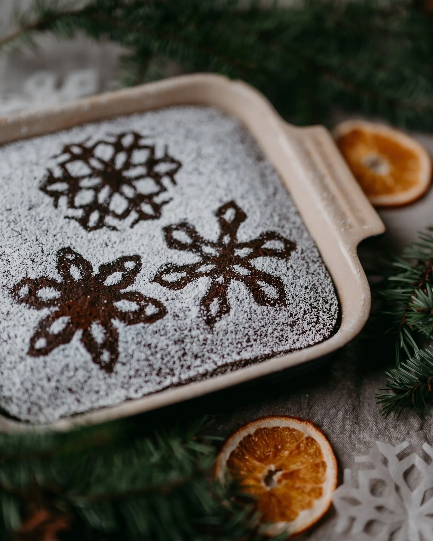 ✨❄️Winter Solstice Snowflake Cake. We make this cake every year to celebrate the winter solstice and Christmas. It&rsquo;s so easy and fun to make with kids! Here&rsquo;s how we make it:

Bake a simple gingerbread cake. I&rsquo;ll link in my stories 