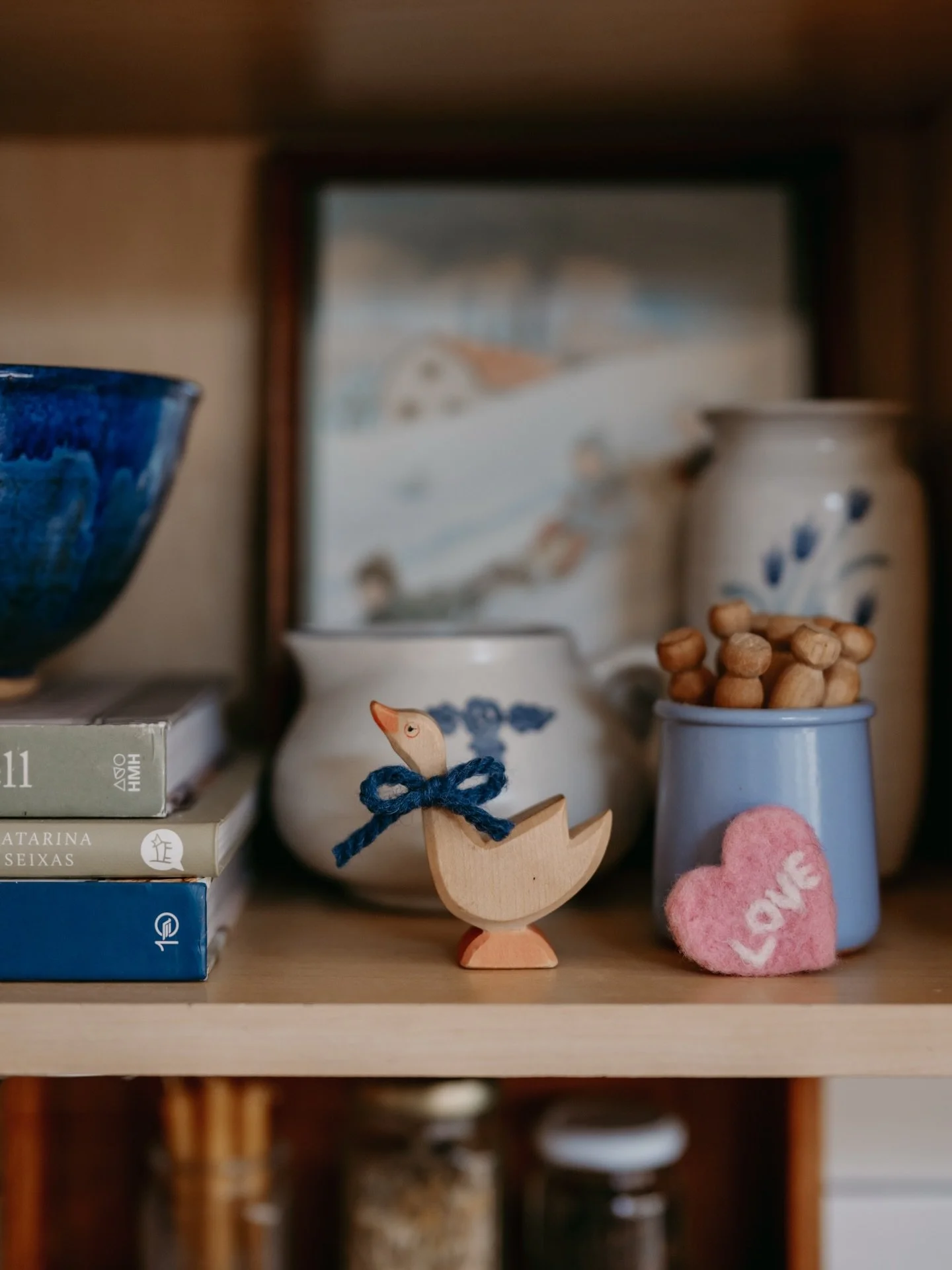 Just my kitchen shelf looking all cute in mid-February. I&rsquo;ve been putting different colored bows on our wooden goose and it&rsquo;s been bringing me lots of joy. It really is the little things isn&rsquo;t it?❤️