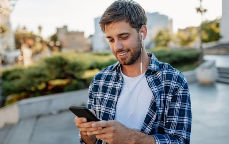 Grindr Addiction: When Looking Becomes Compulsion