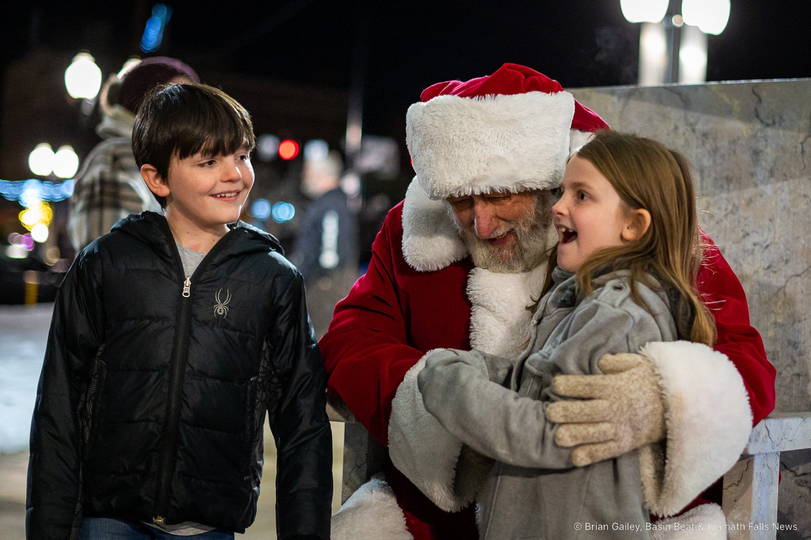 Klamath Falls celebrates Christmas with tree lighting