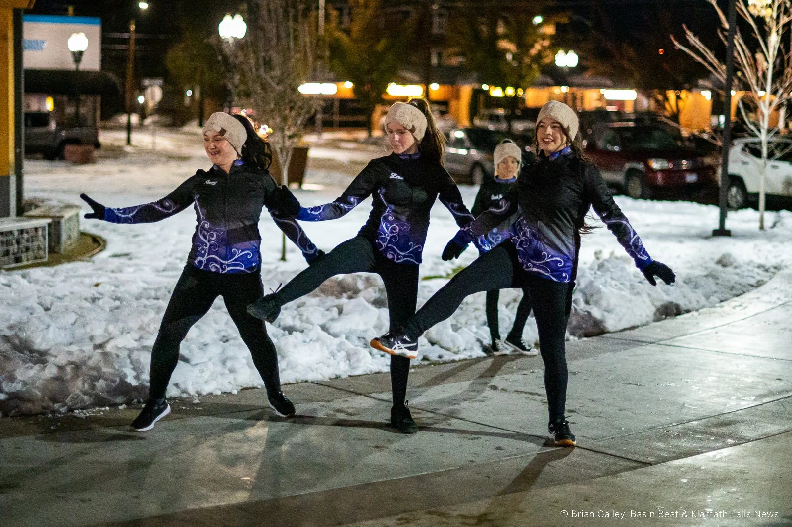 Klamath Falls celebrates Christmas with tree lighting