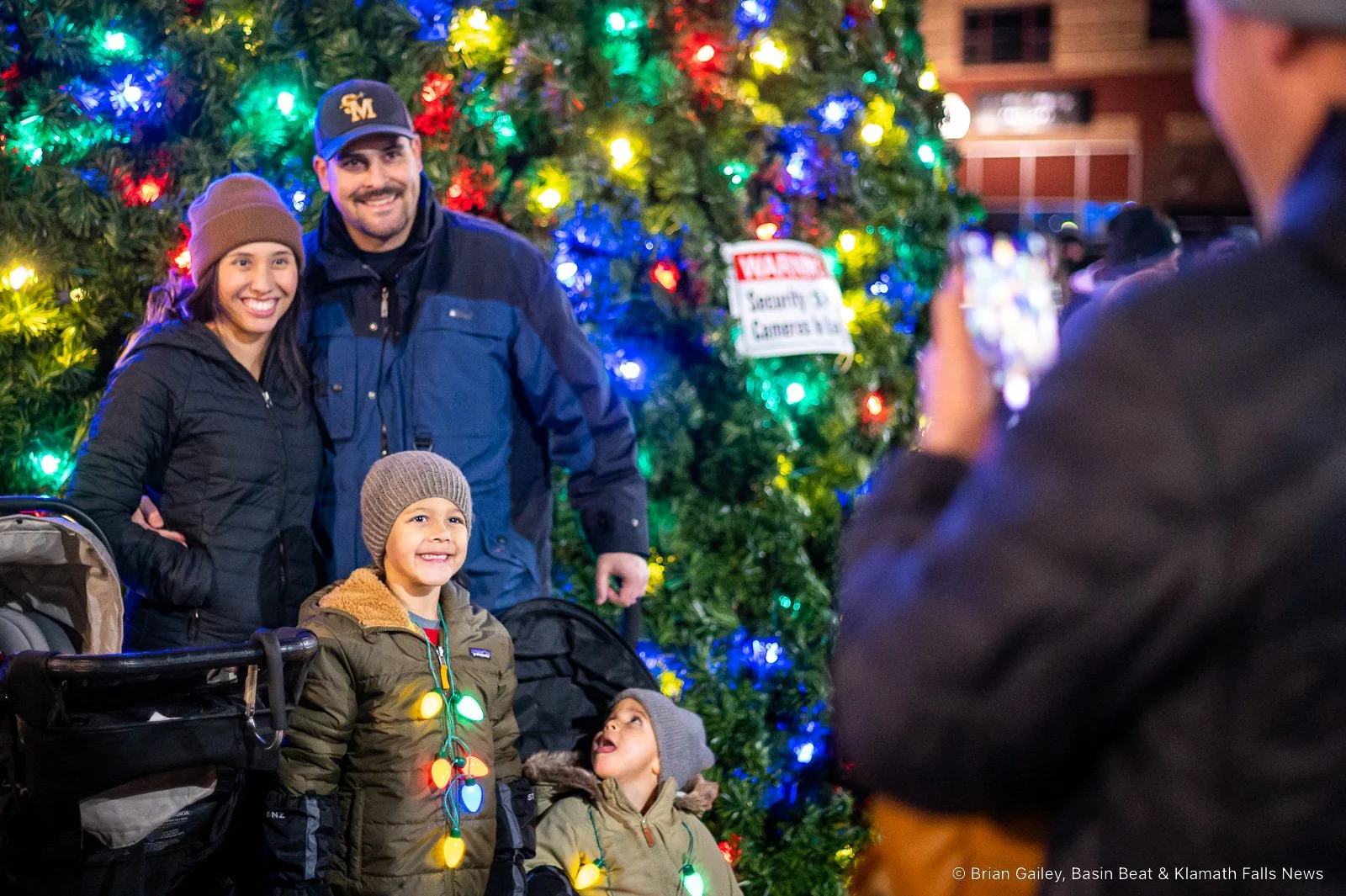 Klamath Falls celebrates Christmas with tree lighting