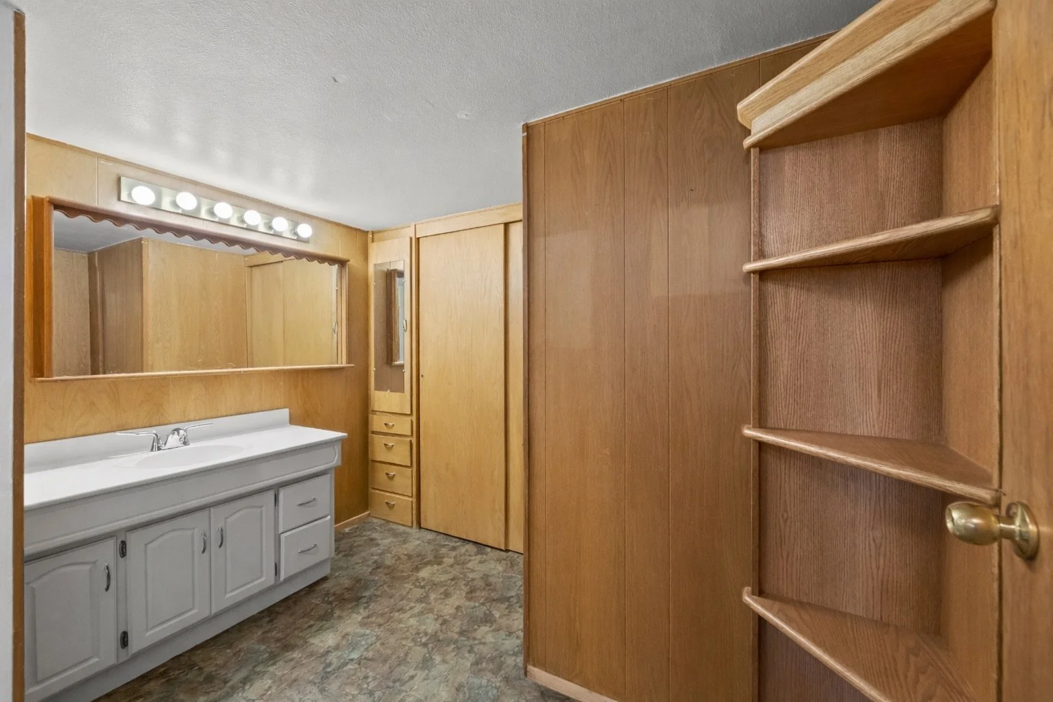 Main bathroom and closet