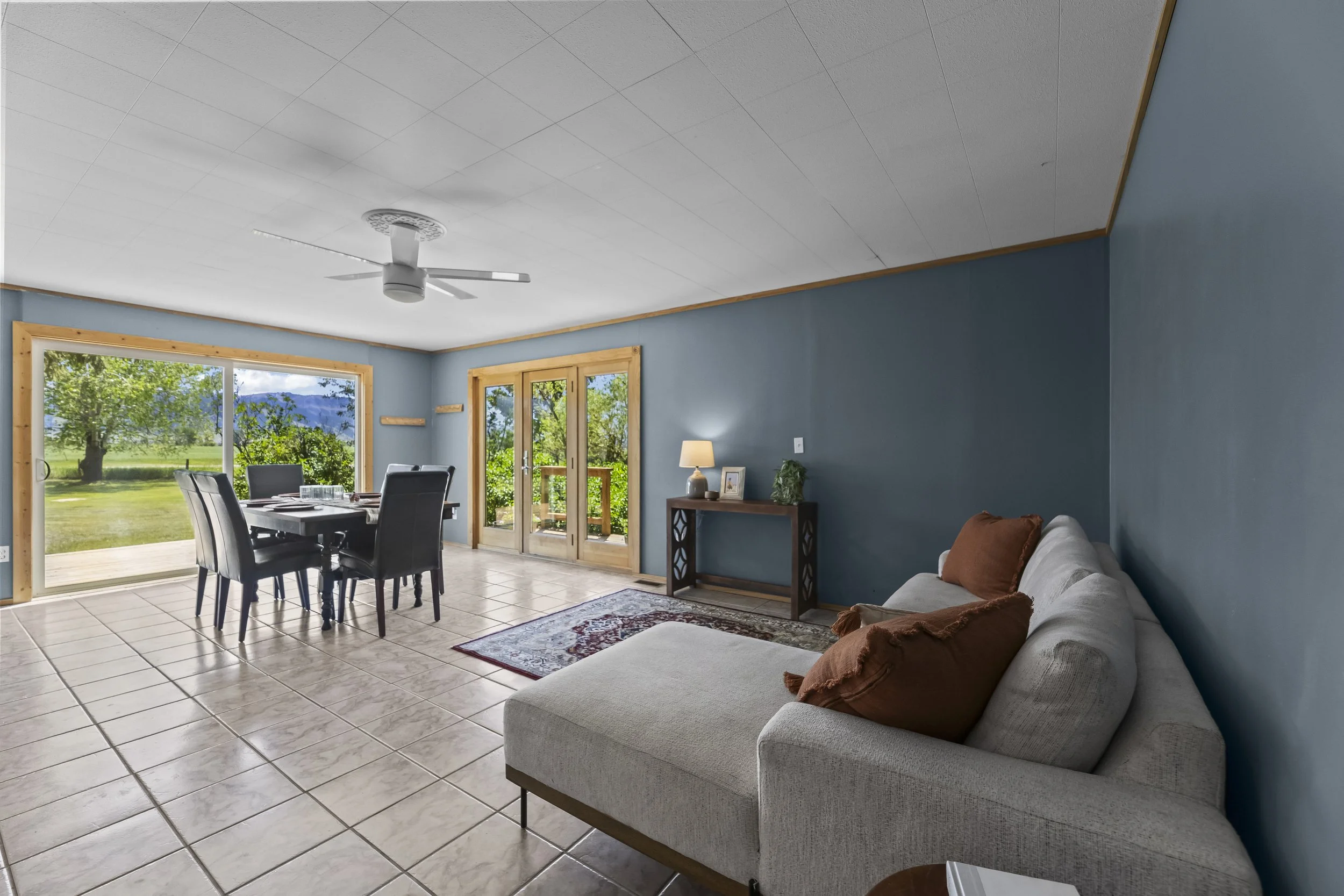Family room- Dining Area.JPG