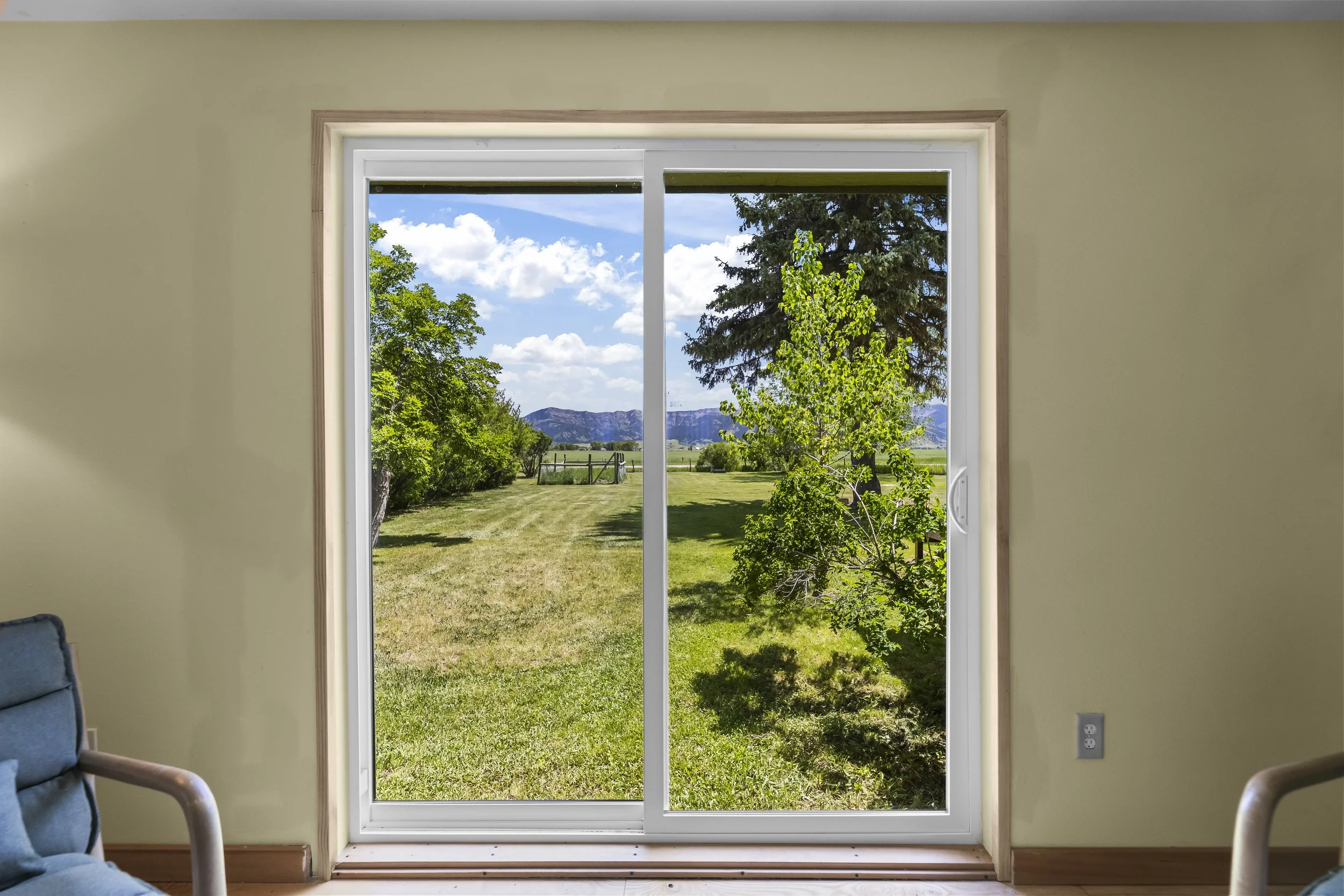 Livingroom view out patio doors.JPG