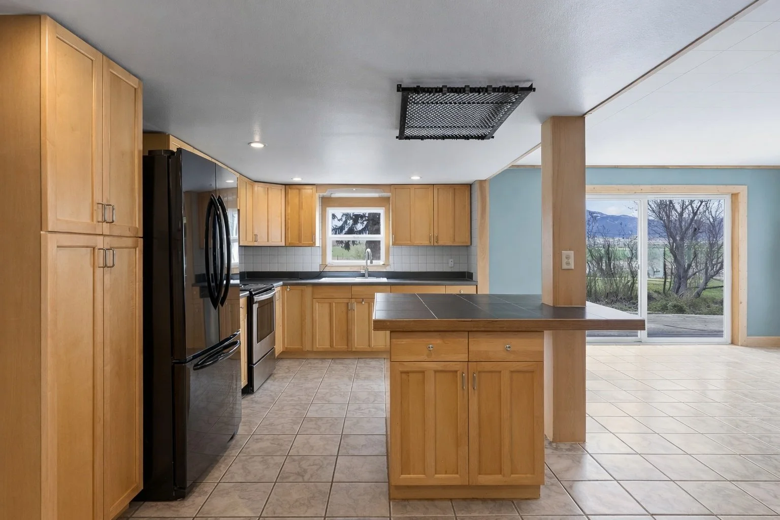 Kitchen and dining area