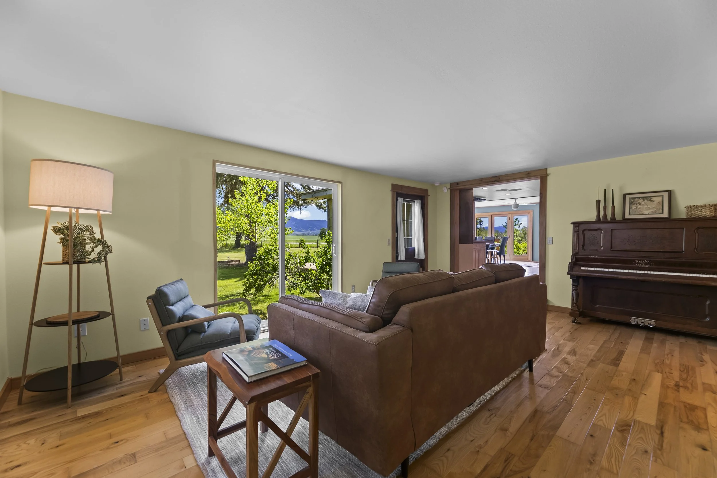 Livingroom.JPG