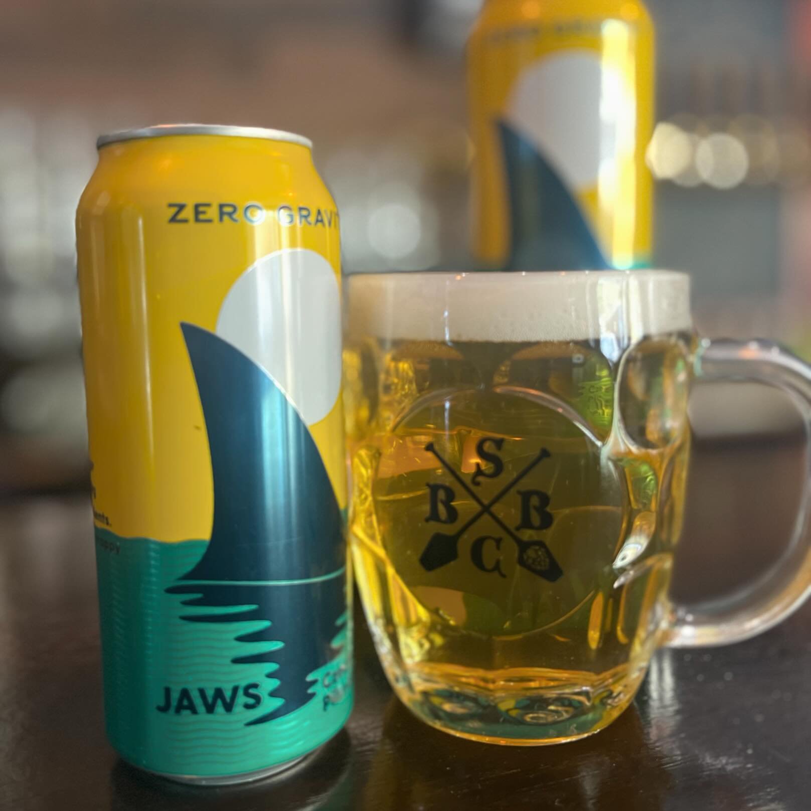 Now on draft and in cans, Jaws, a delicious Czech style Pilsner from Zero Gravity. It's awesome can design is only surpassed by its awesome flavor. Oh and it's on the Lukr so it's somehow just that much better. Cheers
.
.
.
#simcoe #simcoebeerbar #cr