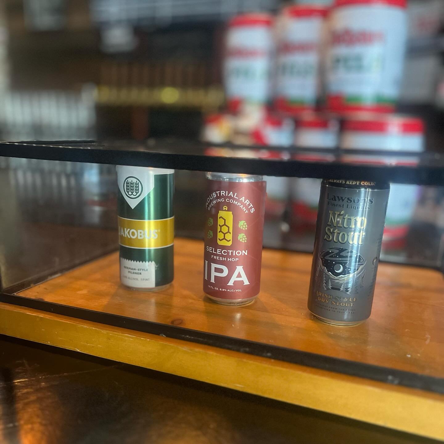 No donuts today but we do still have delicious beers for you. And Jeff's here today so that's also pretty cool. Cheers
.
.
.
#simcoe #simcoebeerbar #craftbeer #goodbeer #drinkbeer #westchester #beeradvocate #untappd #beermenus #scarsdale #thedale #di