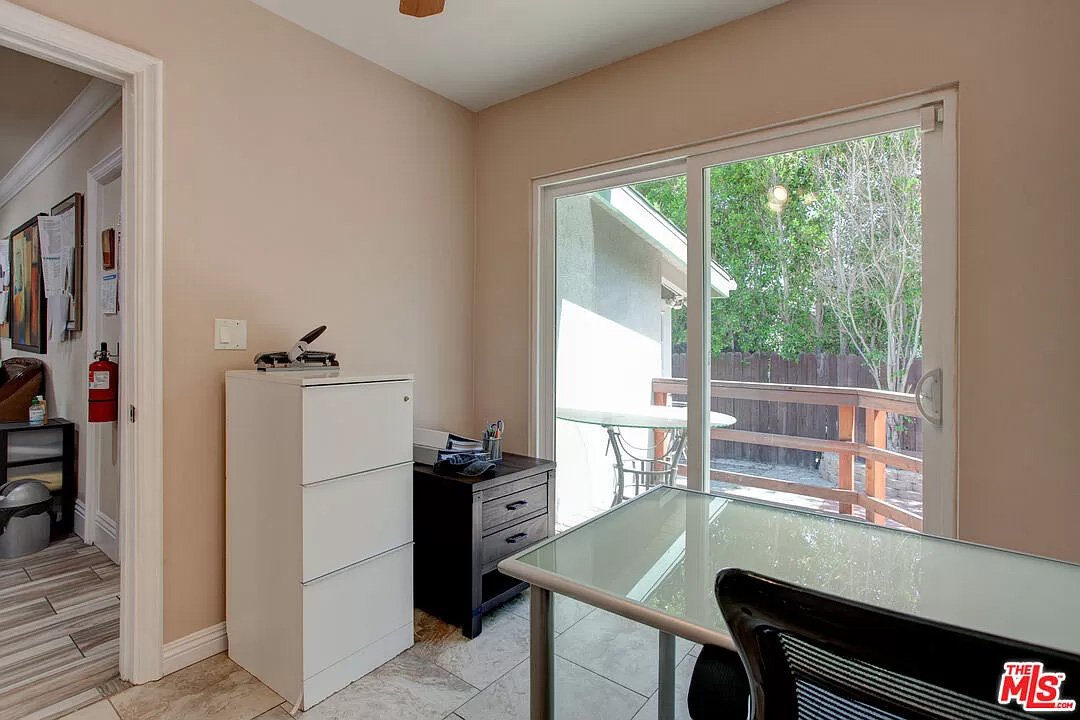 17326 Los Alimos St02.jpg