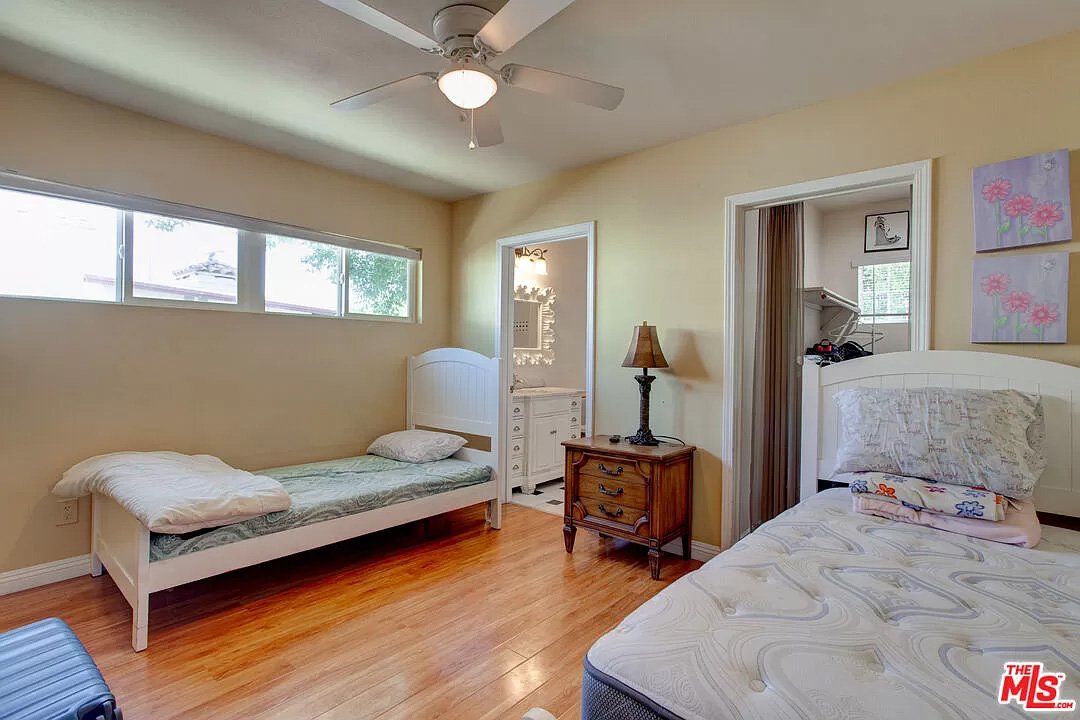 17326 Los Alimos St05.jpg