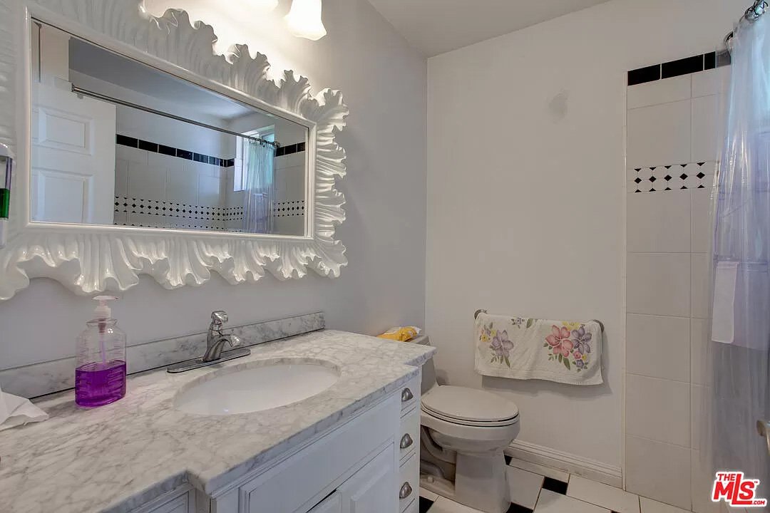 17326 Los Alimos St010.jpg