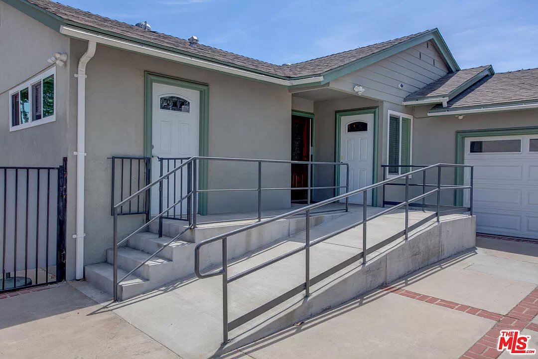 17326 Los Alimos St011.jpg