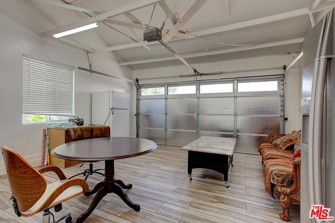 17326 Los Alimos St013.jpg