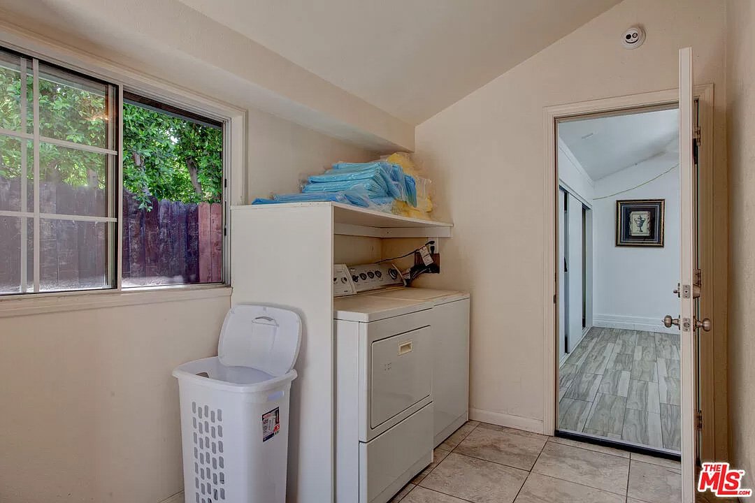 17326 Los Alimos St014.jpg