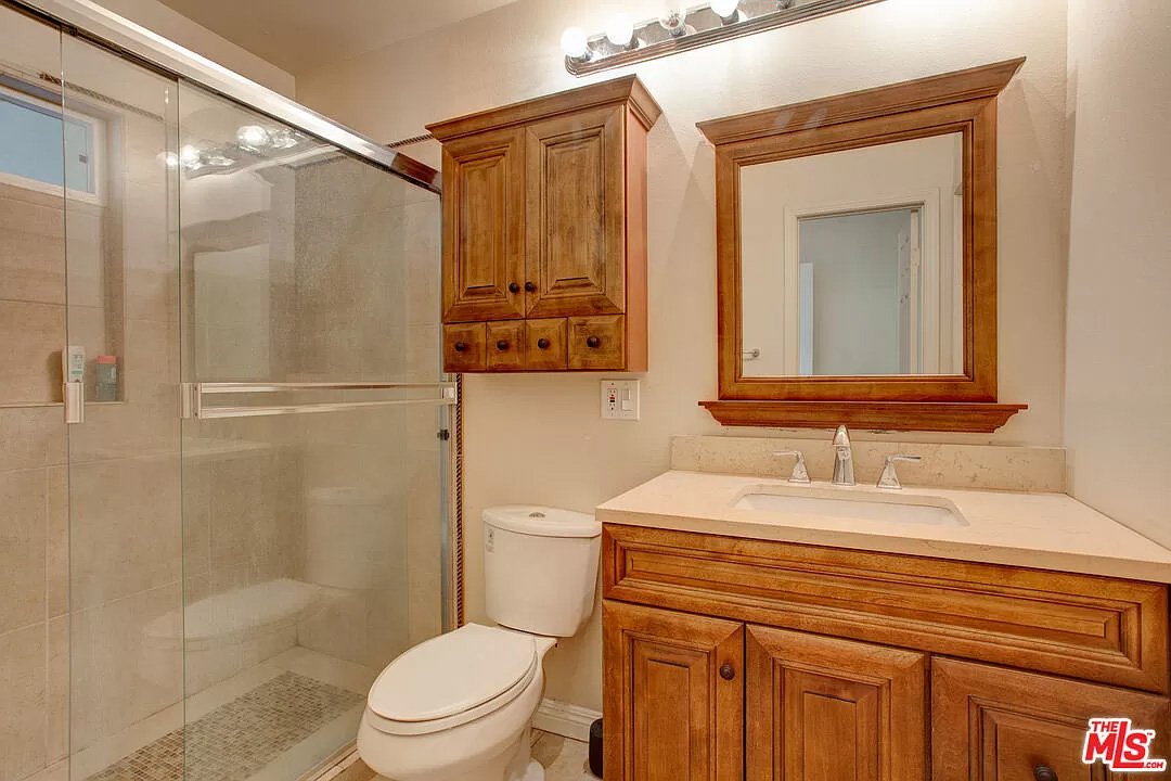 17326 Los Alimos St015.jpg