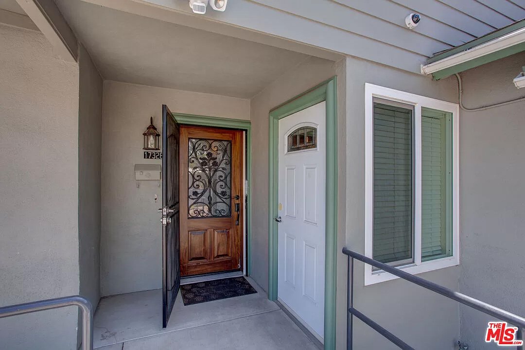17326 Los Alimos St017.jpg