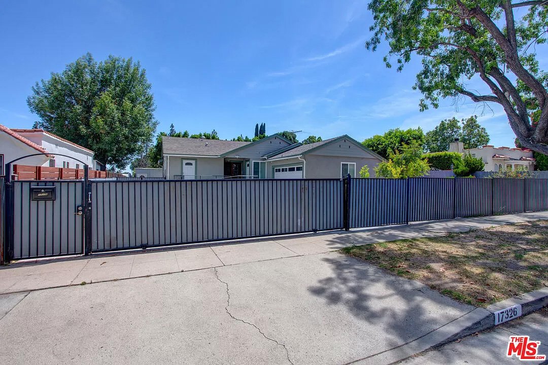 17326 Los Alimos St021.jpg