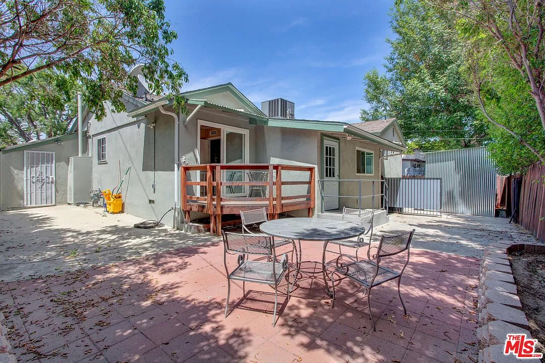 17326 Los Alimos St022.jpg