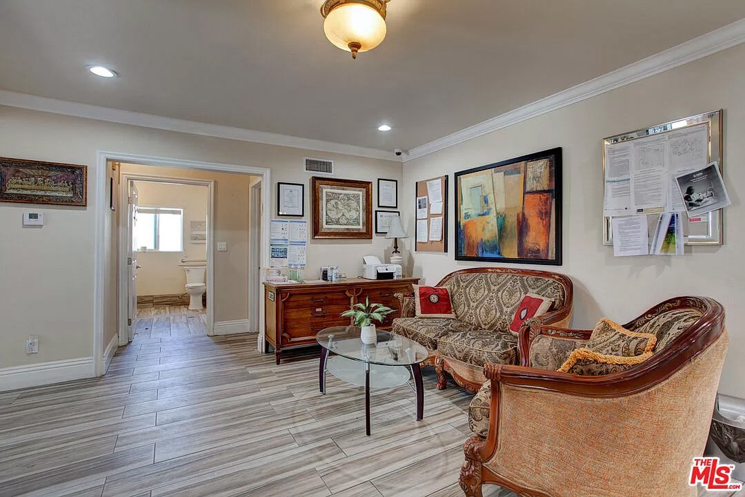 17326 Los Alimos St023.jpg