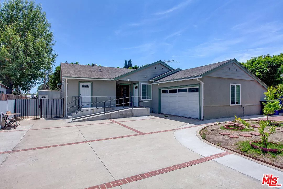 17326 Los Alimos St029.jpg