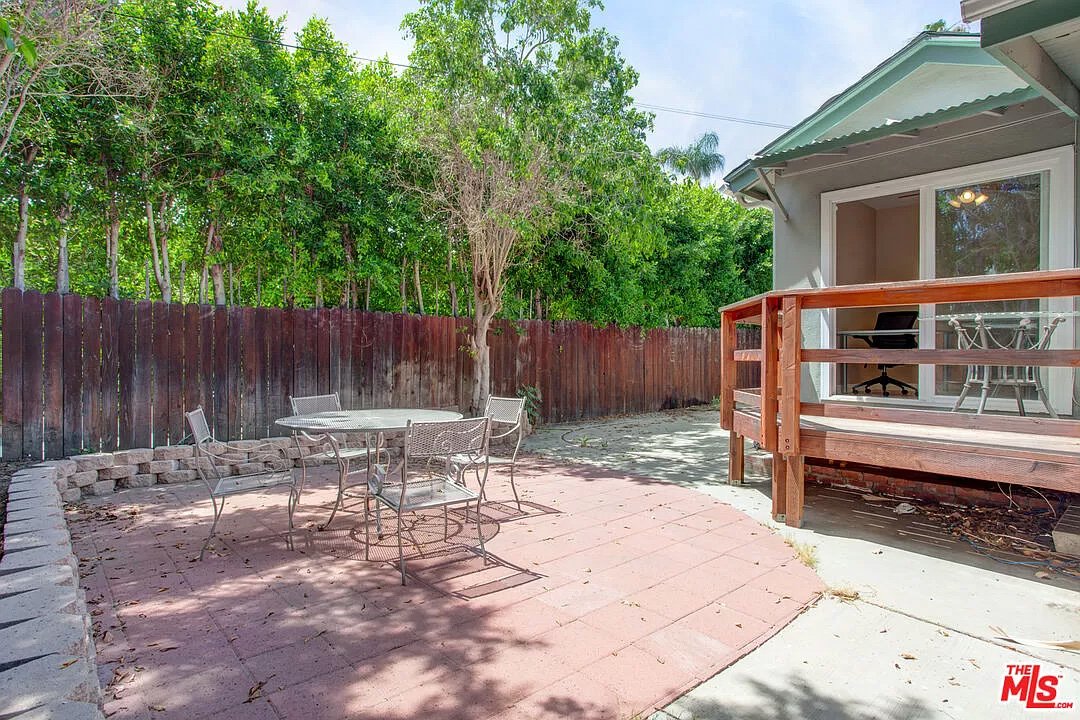 17326 Los Alimos St032.jpg