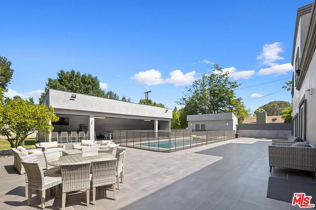 8826 Oak Park Ave014.jpg