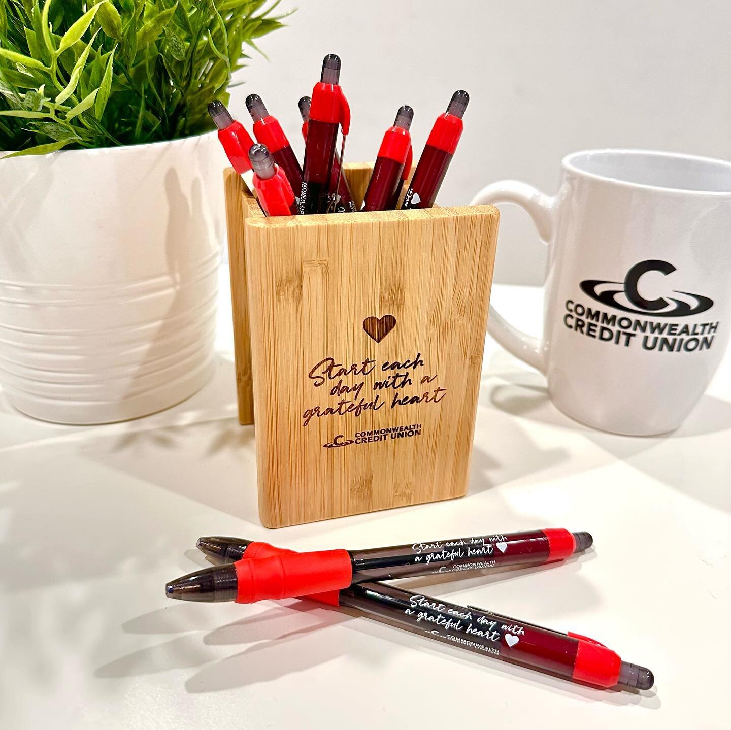 Start each day with a grateful heart ❤️ Check out this laser engraved bamboo holder with matching pens! 
&bull;
&bull;
&bull;
&bull;
&bull;
#customdesign #penholder #pencilholder 
#commonwealthcreditunion #americanheartassociation #awareness #sixhors