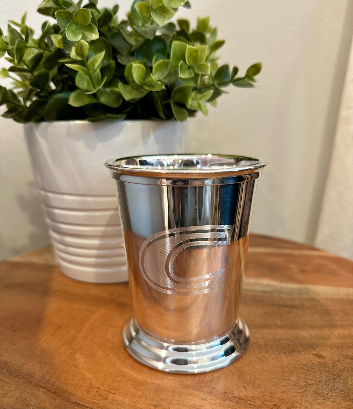 Cheers to Centre College with these custom etched Mint Julep cups! 💛
&bull;
&bull;
&bull;
&bull;
&bull;
#mintjulep #kentucky #centrecollege #promotionalproducts #lexingtonky #localbusiness #cheers #custom #etching