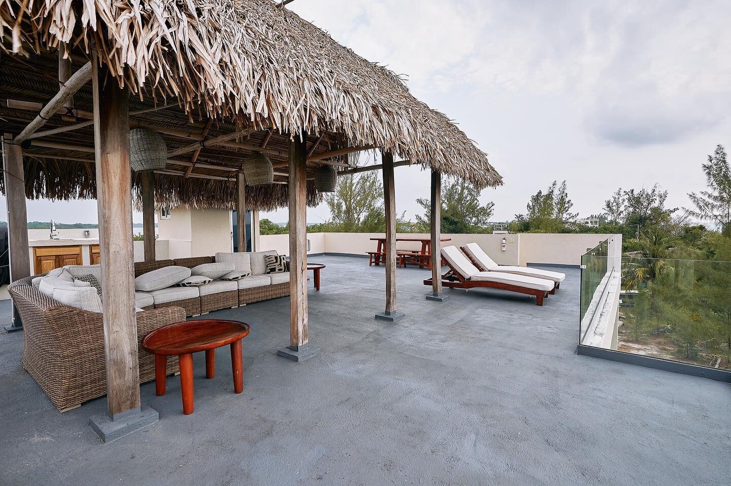 Enjoy sunset and sunrise from your own private rooftop at Hideaway 🌊🏝

#placencia #belize #travelbelize #ocean