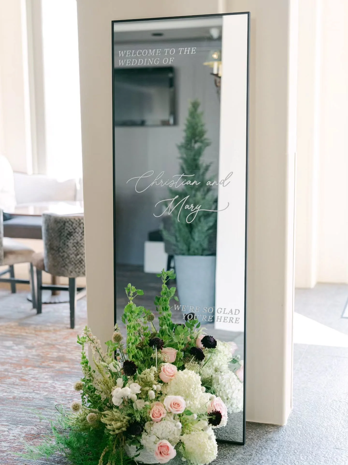Ohh lovely Summer Romance, I am here for your vibe. Seasonal greens, full blooms in white, with a subtle and bold pop of color. 

Mary &amp; Christian
9.7.2024
PHOTO @ashleyburnsphotography
VENUE @marbellaccevents 
FLORALS @rainydiane

#CALIFORNIAWed