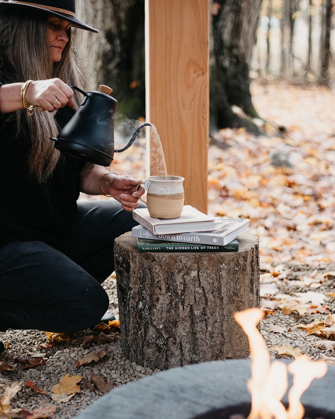 Loving this beautiful weather. Perfect for a tea, fire and light reading. Hope to see you here soon! 🫖🔥📖

What&rsquo;s your fav tea? Dreaming up exciting little treats for guests.

#ravensroosttreehouse #muskokaairbnb #lakeofbays #ontariotravel #o